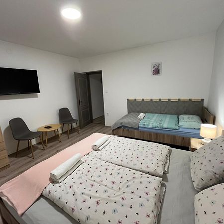נג'קניז'ה Mini Zoo Apartman מראה חיצוני תמונה
